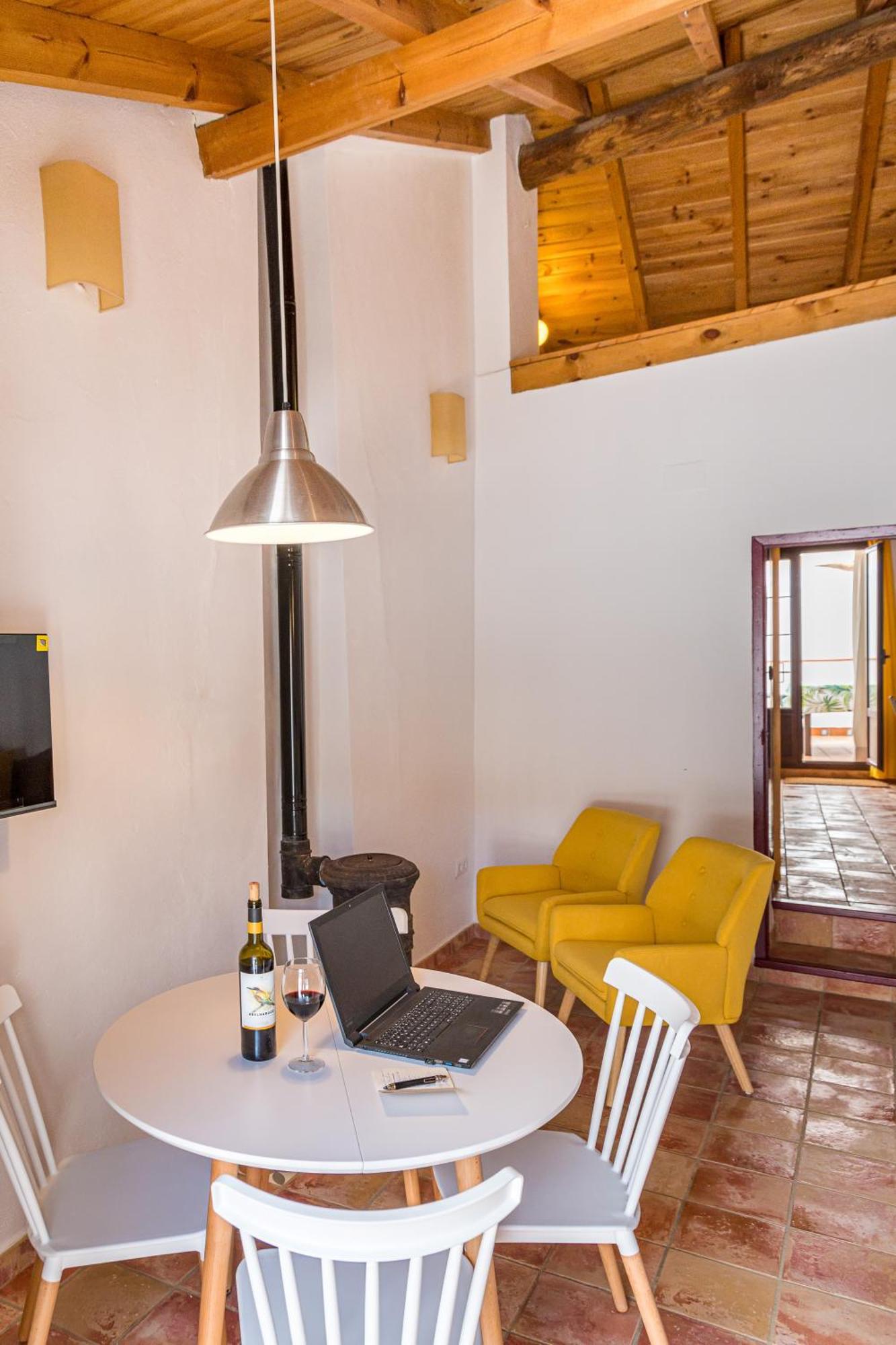 Casa Rural La Artistica, Alojamiento Y Arte ฟูเอนเตรีโดส ภายนอก รูปภาพ